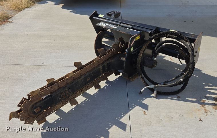 image for item EE8686 Caterpillar  T9B skid steer trencher