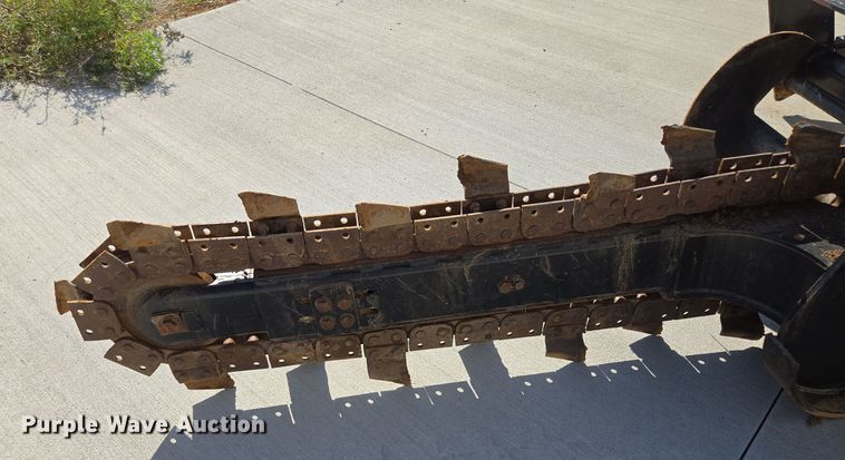 image for item EE8686 Caterpillar  T9B skid steer trencher