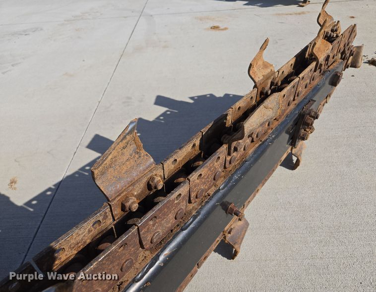 image for item EE8686 Caterpillar  T9B skid steer trencher