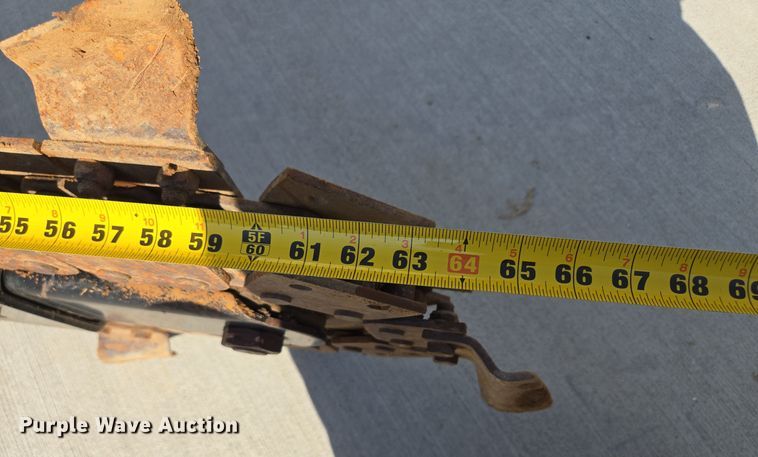 image for item EE8686 Caterpillar  T9B skid steer trencher