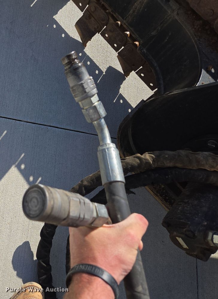 image for item EE8686 Caterpillar  T9B skid steer trencher