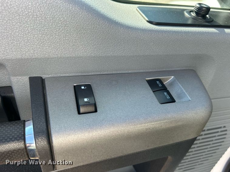 image for item EG1165 2016 Ford F750 Super Duty  box truck