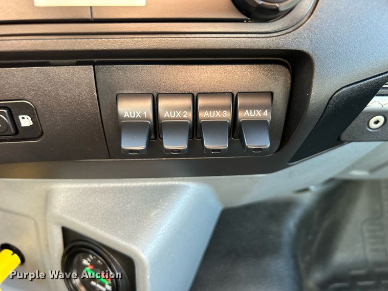 image for item EG1165 2016 Ford F750 Super Duty  box truck