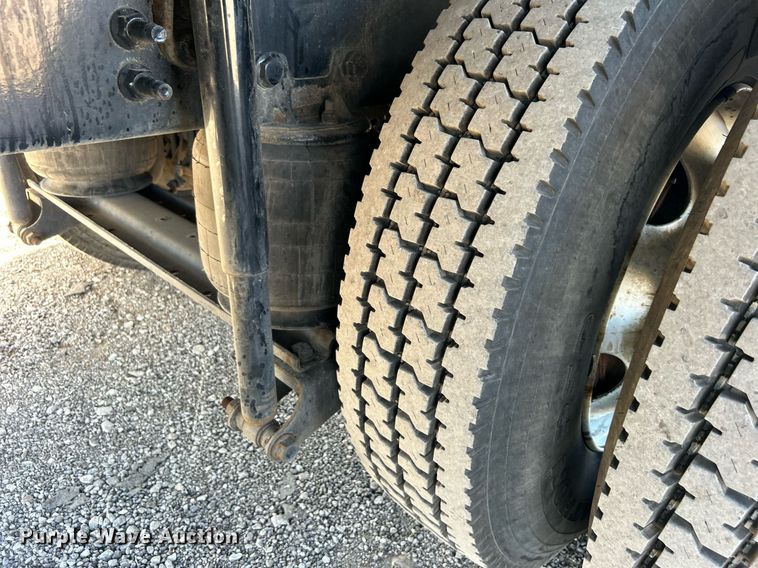 image for item EG1165 2016 Ford F750 Super Duty  box truck