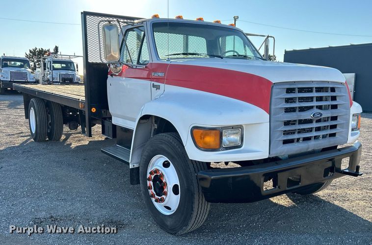 image for item EG2171 1998 Ford F800 flatbed truck