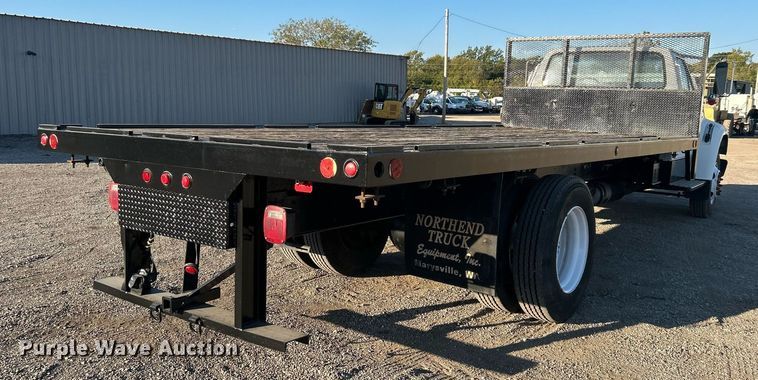 image for item EG2171 1998 Ford F800 flatbed truck