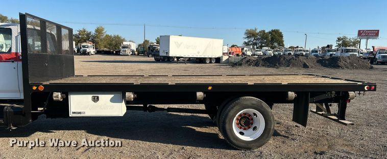 image for item EG2171 1998 Ford F800 flatbed truck