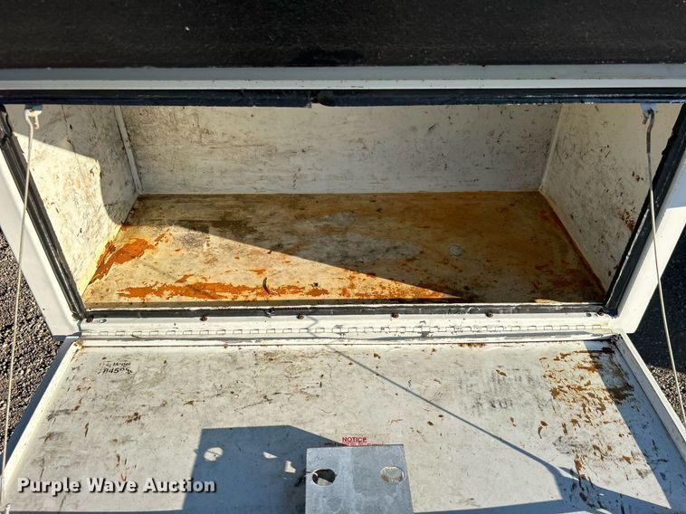 image for item EG2171 1998 Ford F800 flatbed truck