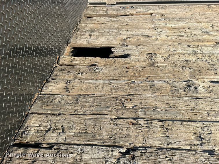 image for item EG2171 1998 Ford F800 flatbed truck