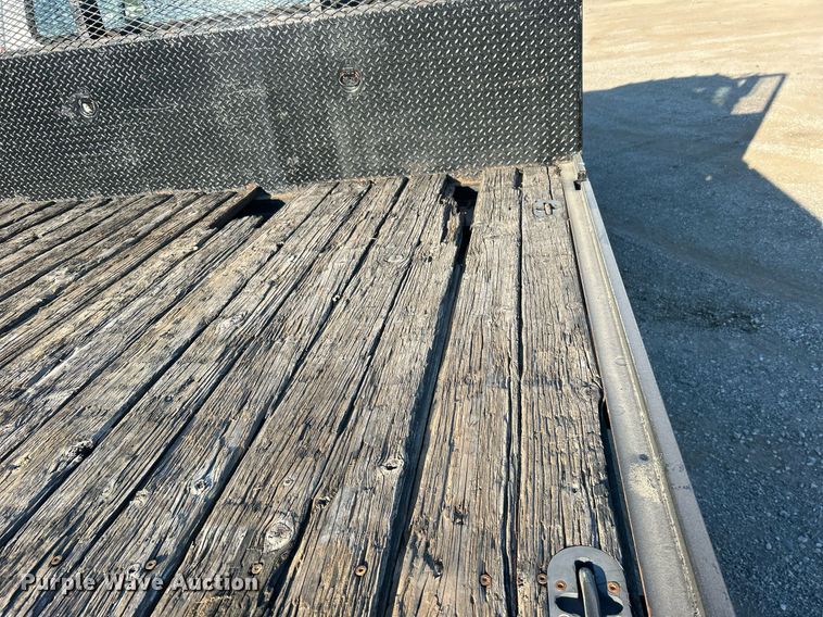 image for item EG2171 1998 Ford F800 flatbed truck