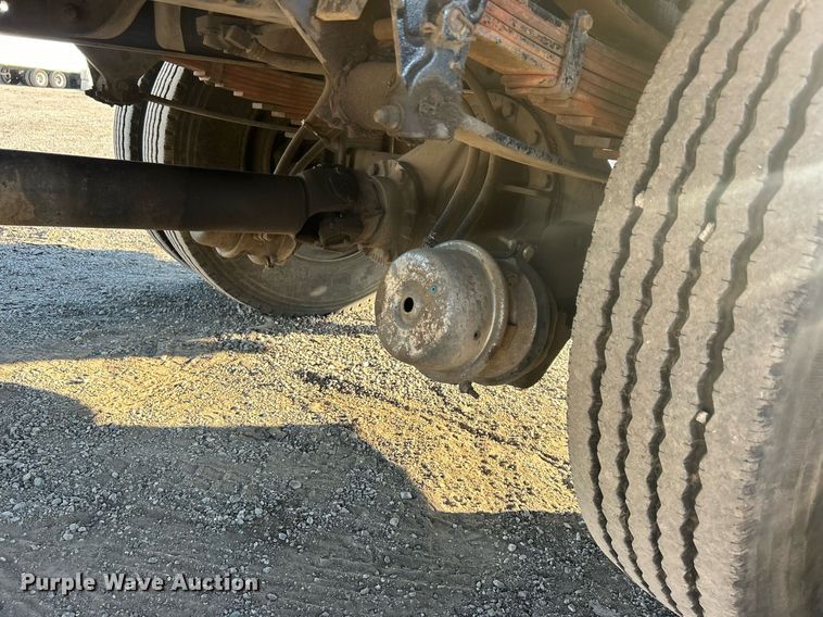 image for item EG2171 1998 Ford F800 flatbed truck