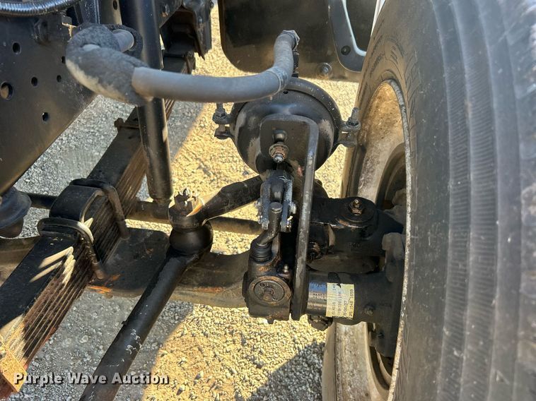 image for item EG2171 1998 Ford F800 flatbed truck