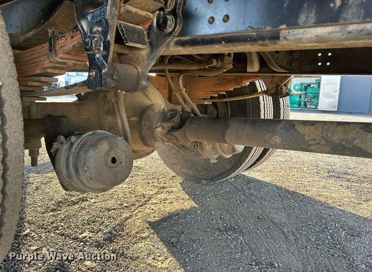 image for item EG2171 1998 Ford F800 flatbed truck