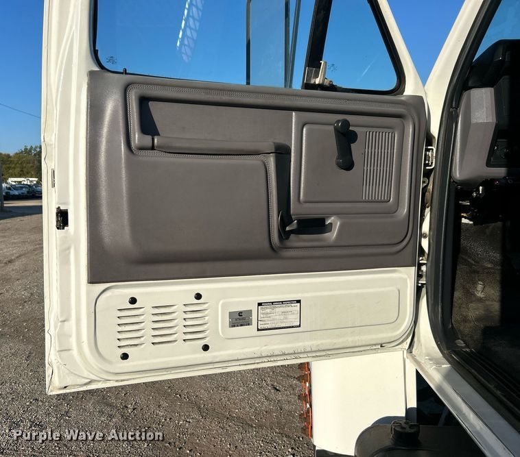 image for item EG2171 1998 Ford F800 flatbed truck