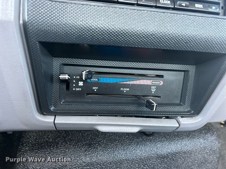 image for item EG2171 1998 Ford F800 flatbed truck