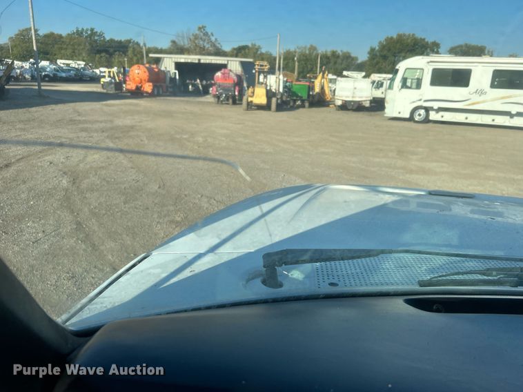 image for item EG2171 1998 Ford F800 flatbed truck