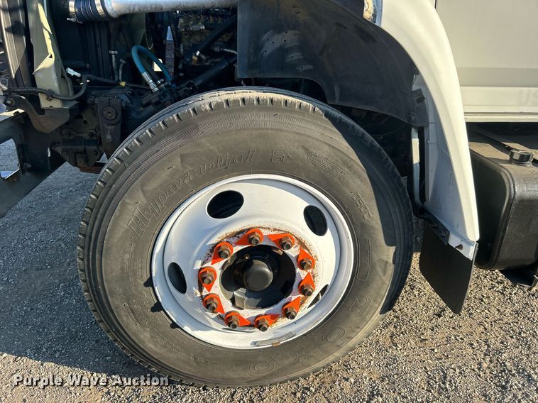 image for item EG2171 1998 Ford F800 flatbed truck