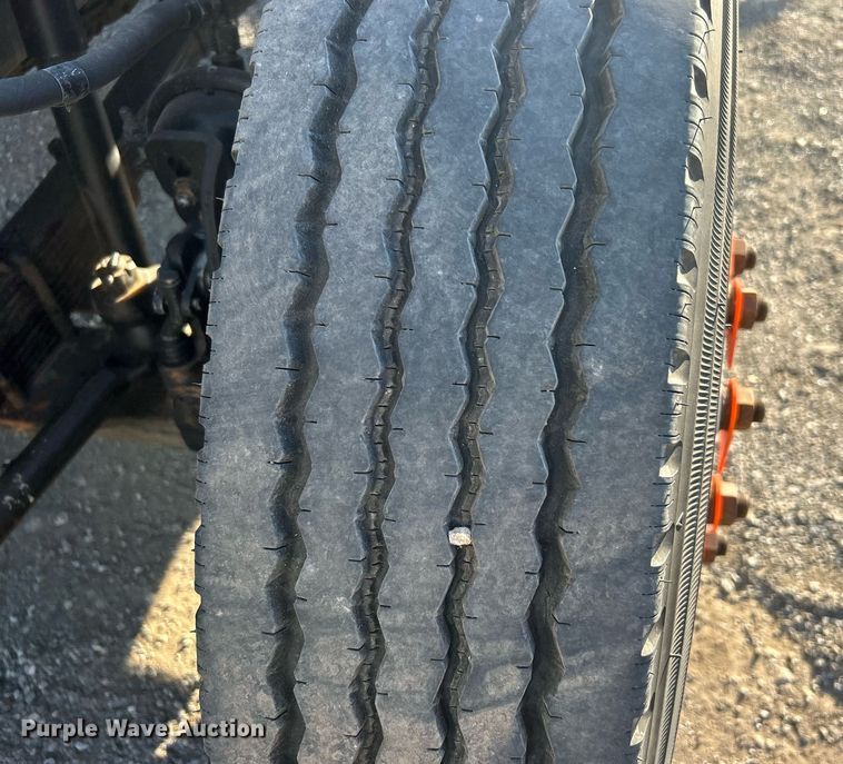 image for item EG2171 1998 Ford F800 flatbed truck