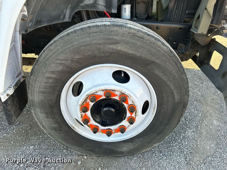 image for item EG2171 1998 Ford F800 flatbed truck