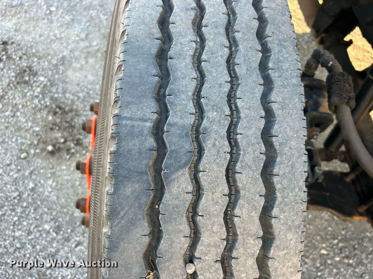 image for item EG2171 1998 Ford F800 flatbed truck