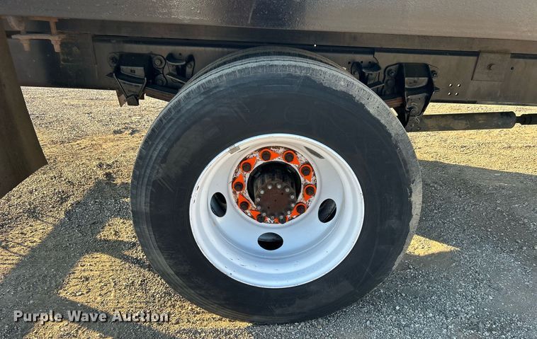 image for item EG2171 1998 Ford F800 flatbed truck