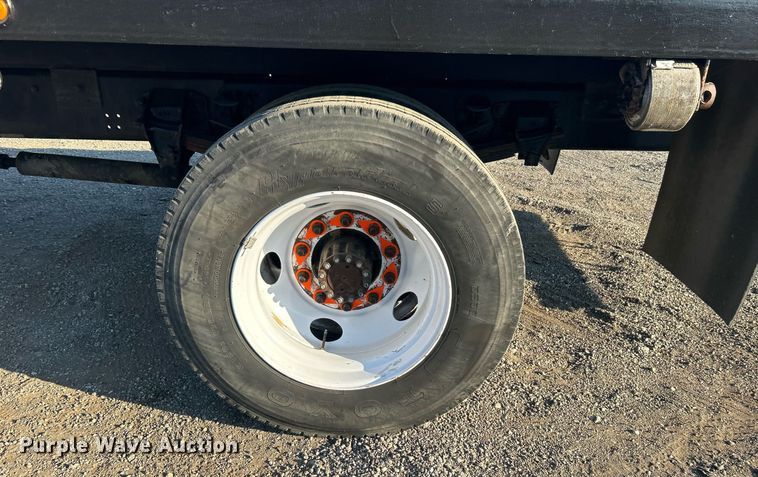 image for item EG2171 1998 Ford F800 flatbed truck