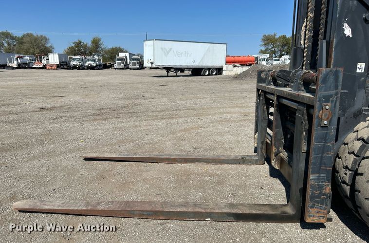 image for item EG2179 2004 Hyster 360 forklift