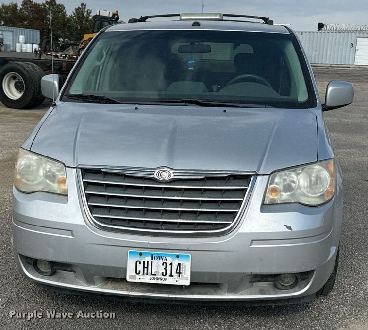 image for item EG6809 2009 Chrysler Town and country touring van