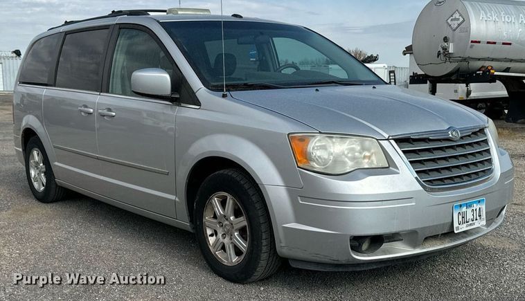 image for item EG6809 2009 Chrysler Town and country touring van