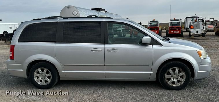 image for item EG6809 2009 Chrysler Town and country touring van