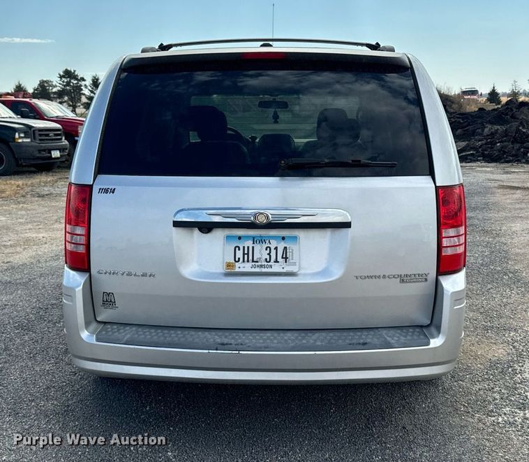 image for item EG6809 2009 Chrysler Town and country touring van