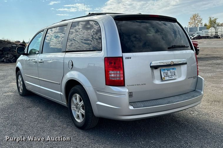 image for item EG6809 2009 Chrysler Town and country touring van