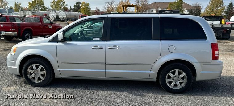 image for item EG6809 2009 Chrysler Town and country touring van