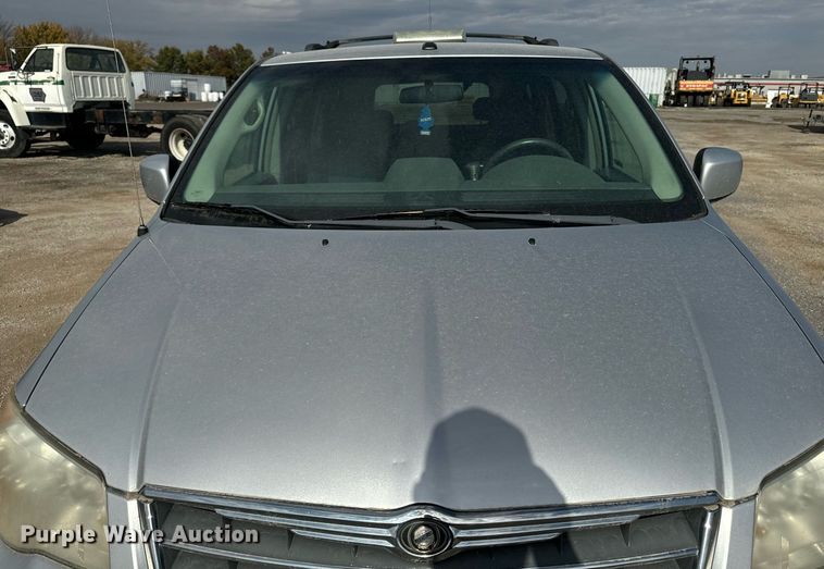 image for item EG6809 2009 Chrysler Town and country touring van