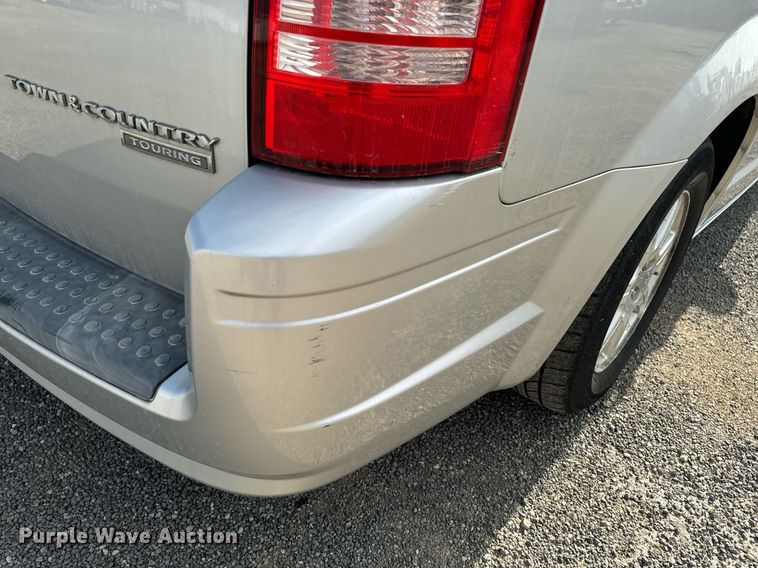 image for item EG6809 2009 Chrysler Town and country touring van