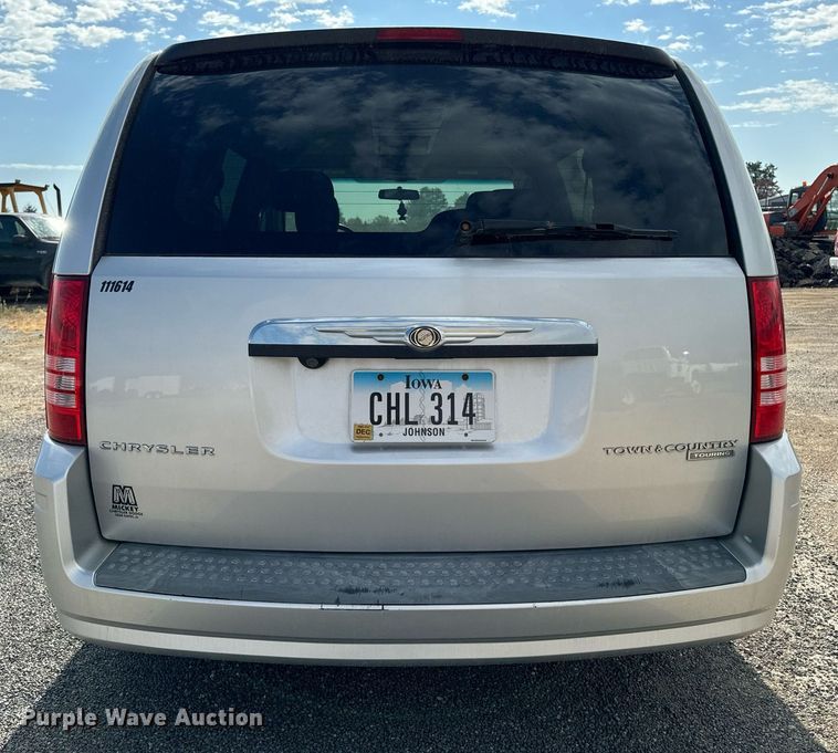 image for item EG6809 2009 Chrysler Town and country touring van