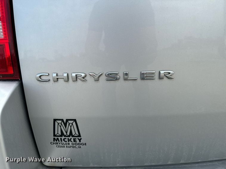 image for item EG6809 2009 Chrysler Town and country touring van