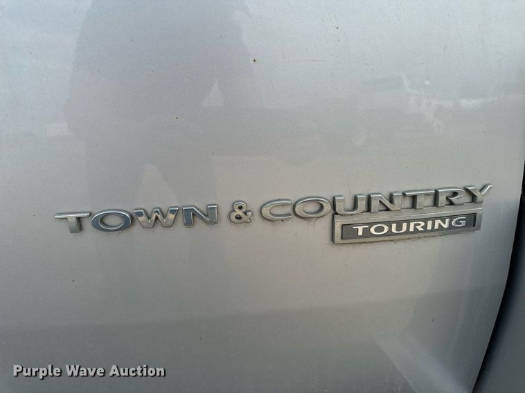 image for item EG6809 2009 Chrysler Town and country touring van