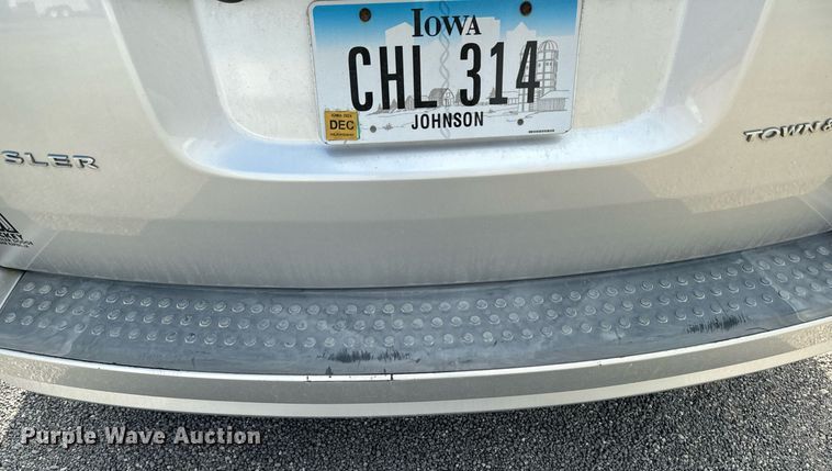 image for item EG6809 2009 Chrysler Town and country touring van