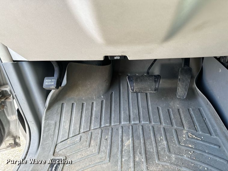 image for item EG6809 2009 Chrysler Town and country touring van