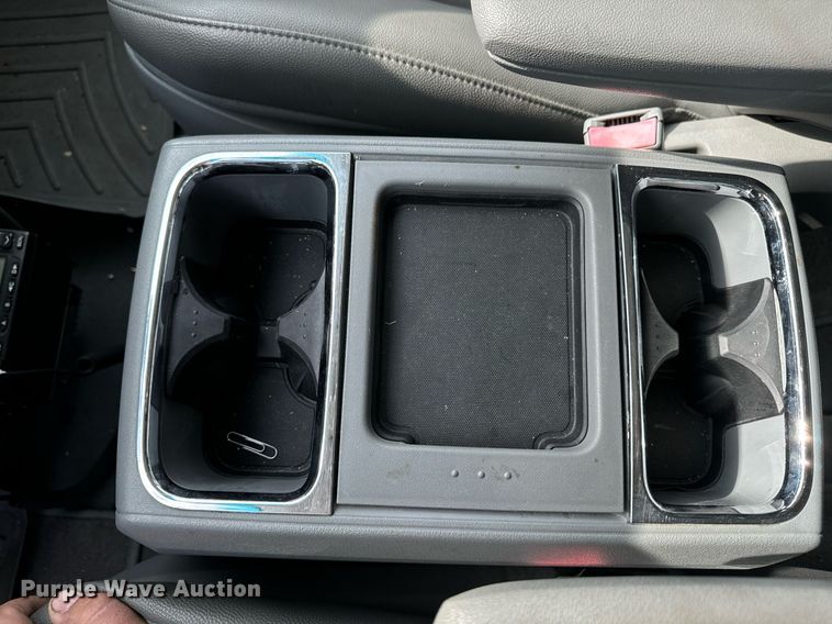 image for item EG6809 2009 Chrysler Town and country touring van