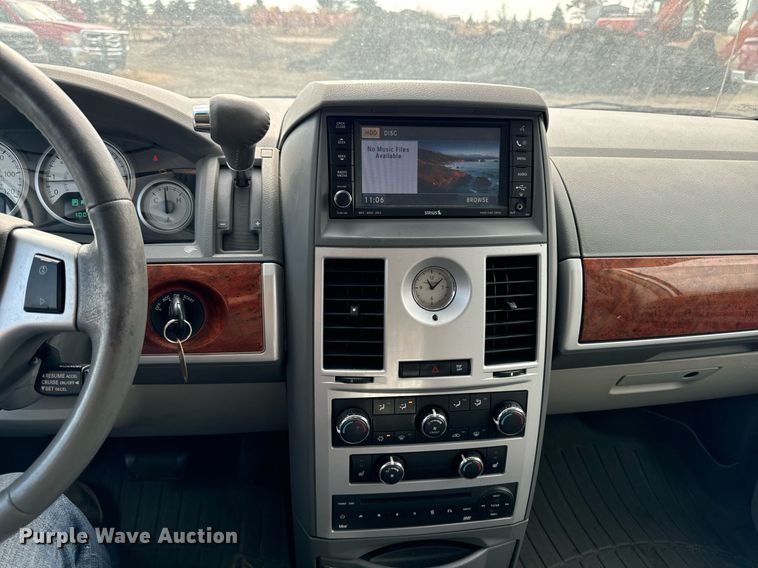 image for item EG6809 2009 Chrysler Town and country touring van