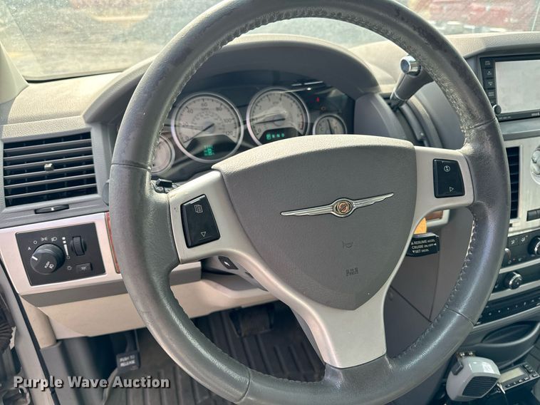 image for item EG6809 2009 Chrysler Town and country touring van