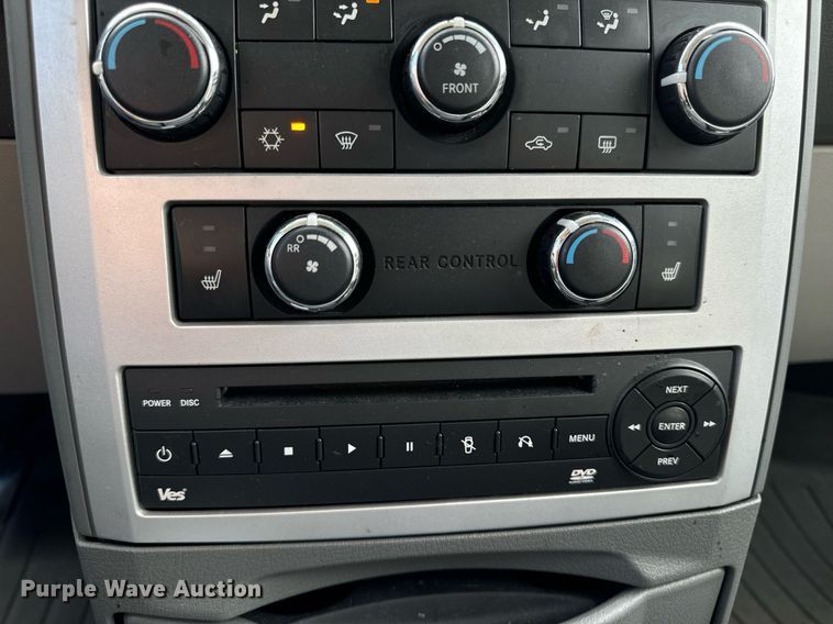 image for item EG6809 2009 Chrysler Town and country touring van