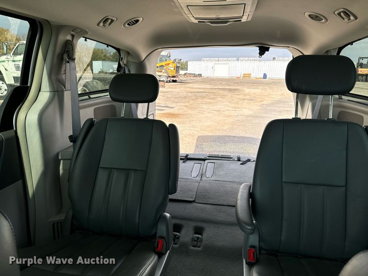 image for item EG6809 2009 Chrysler Town and country touring van