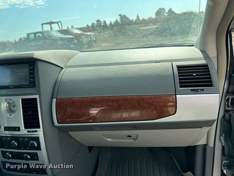 image for item EG6809 2009 Chrysler Town and country touring van