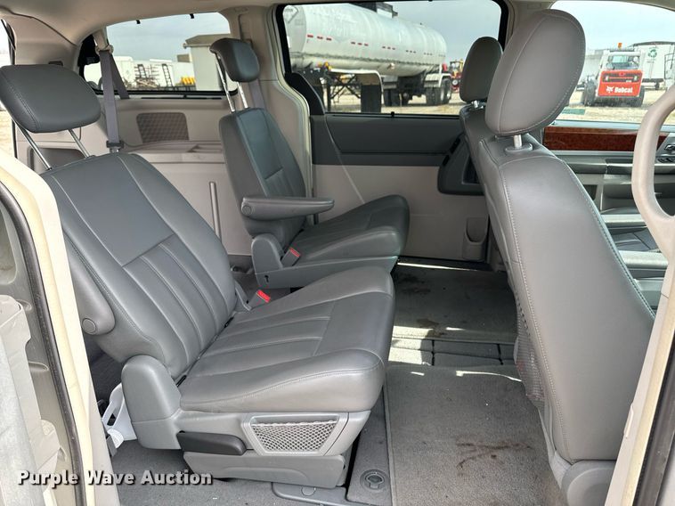 image for item EG6809 2009 Chrysler Town and country touring van