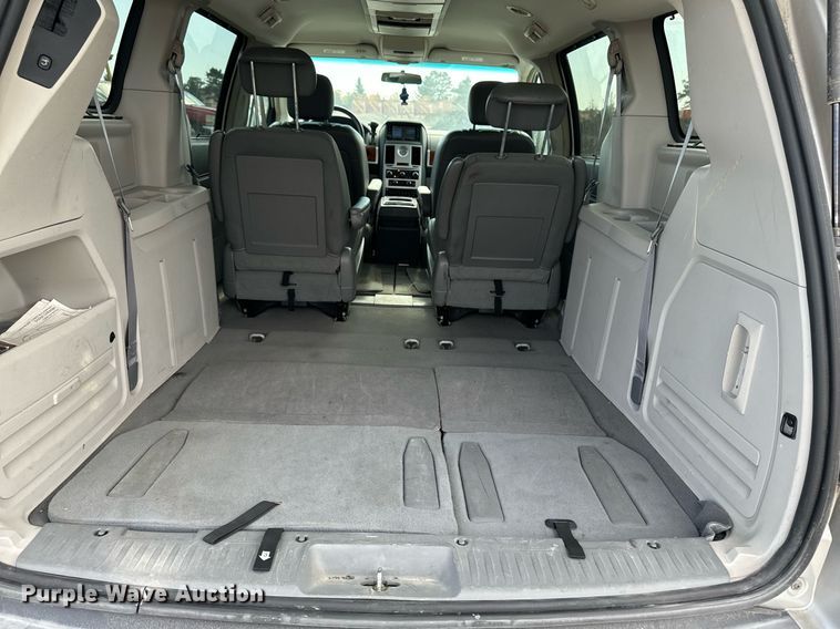 image for item EG6809 2009 Chrysler Town and country touring van