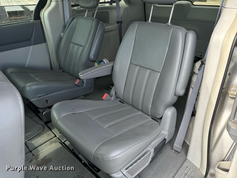 image for item EG6809 2009 Chrysler Town and country touring van