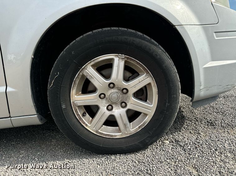 image for item EG6809 2009 Chrysler Town and country touring van